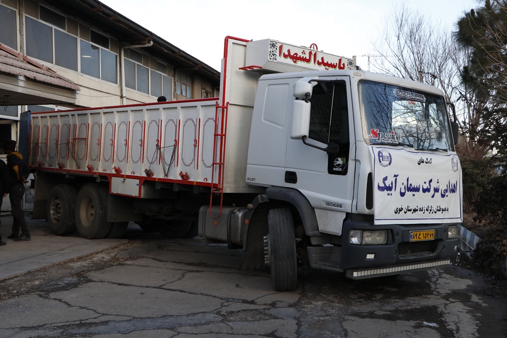 ارسال کمک های اهدایی شرکت سیمان آبیک به هموطنان زلزله زده شهرستان خوی